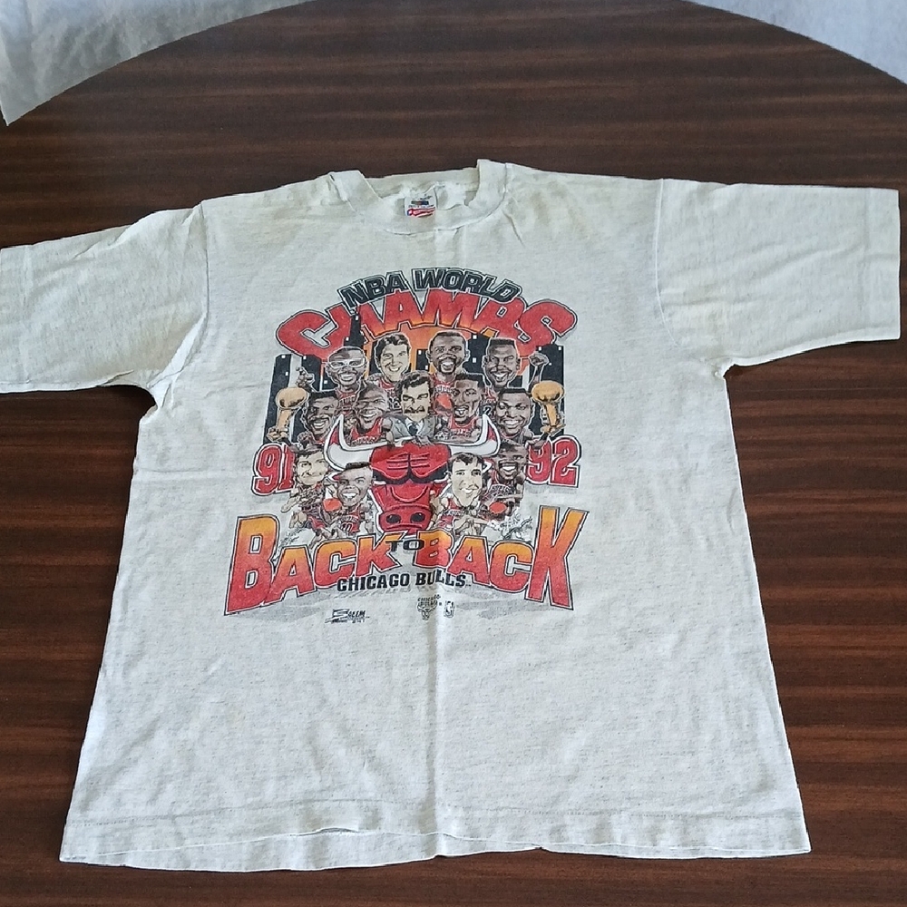 Fruit of the Loom Chicago Bulls Back-to-Back Champs 91 92Tee - White, Red, Black